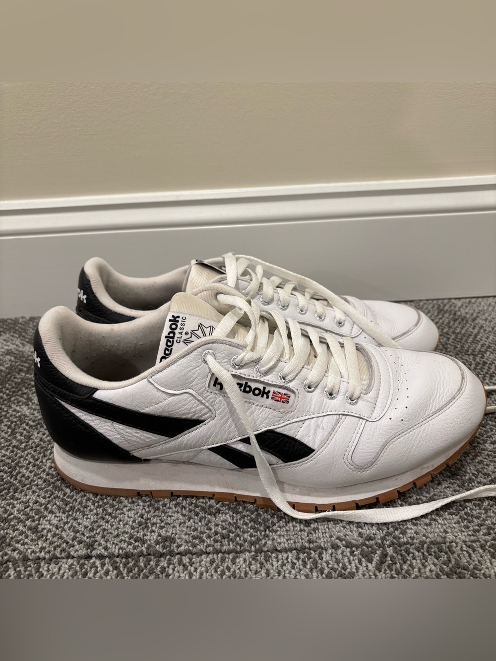 Reebok Classic Leather White Black Gum Sneakers Mens U.S. 11.5